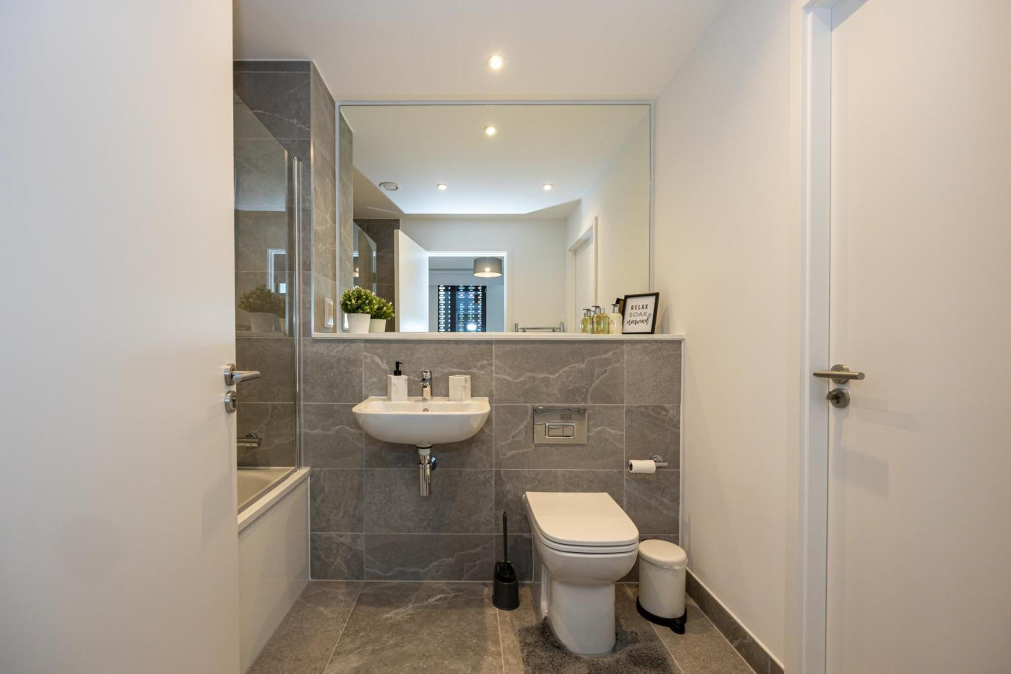 Royal Ebony By Asquare Lettings Apartman Manchester Kültér fotó